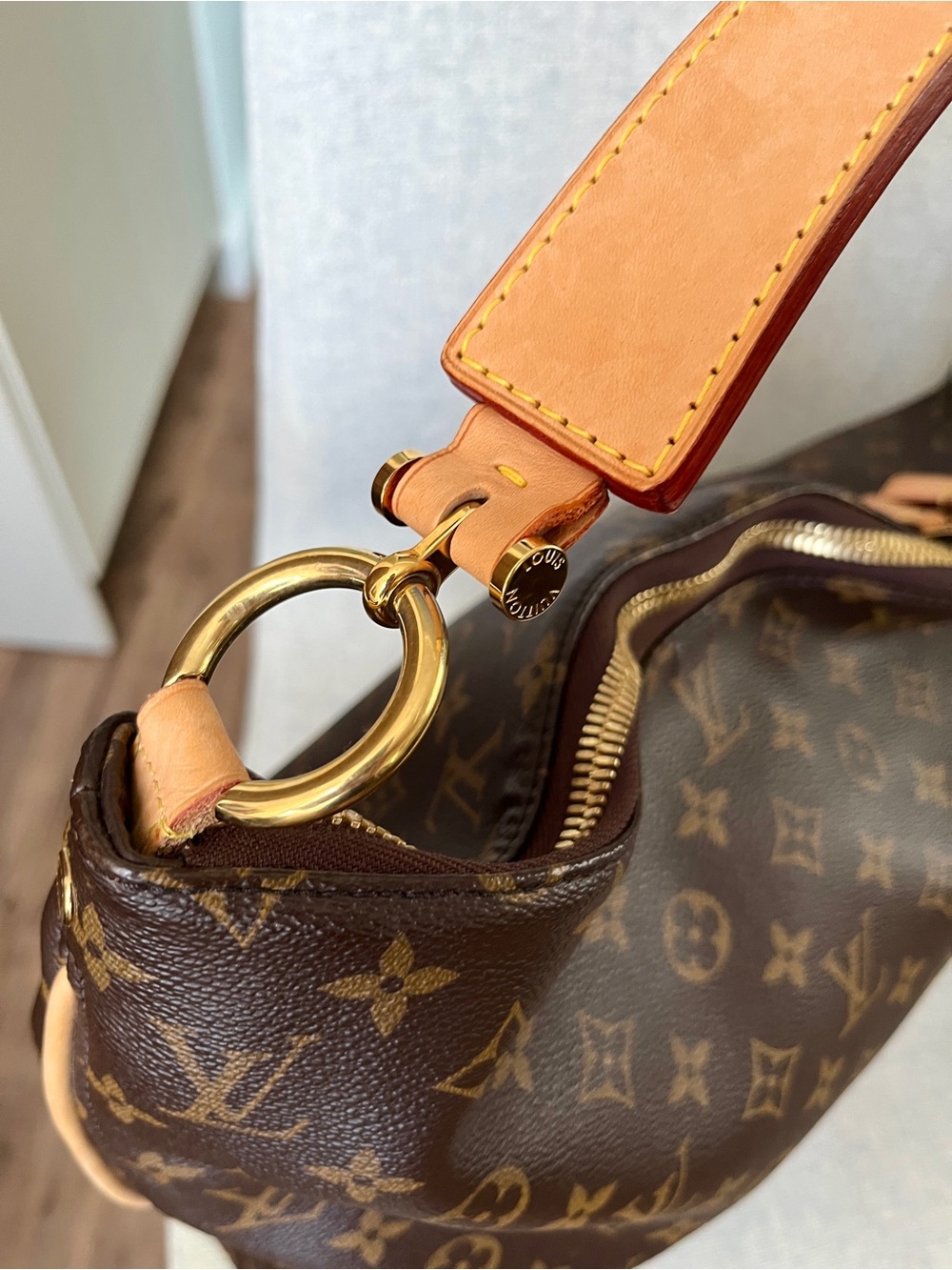 Louis Vuitton "Sully MM" - Pristine Condition - Includes Original Dust Bag - Picture 4 of 16